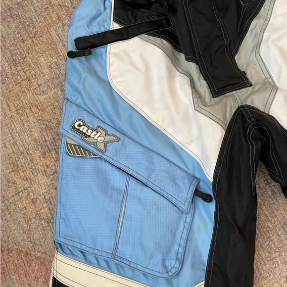 Castle women’s snow pants size large - Picture 2 of 3